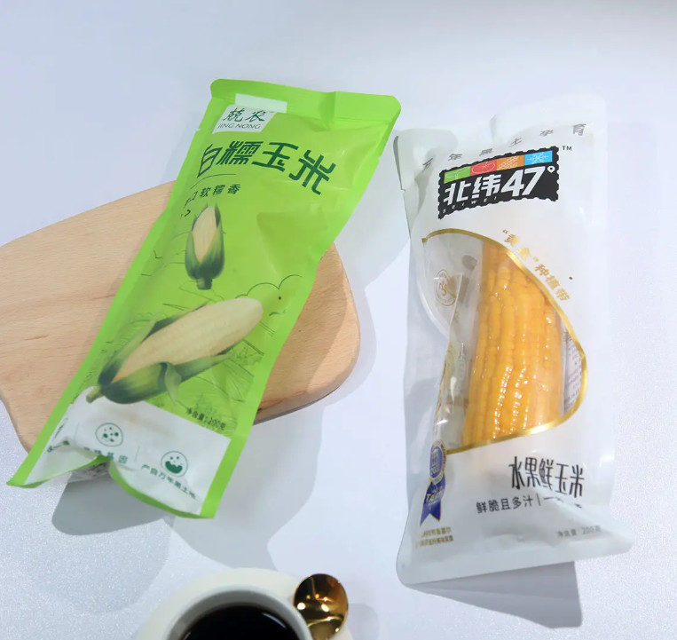 食品の真空シール袋 ソーセージと真空シール保管用のロール